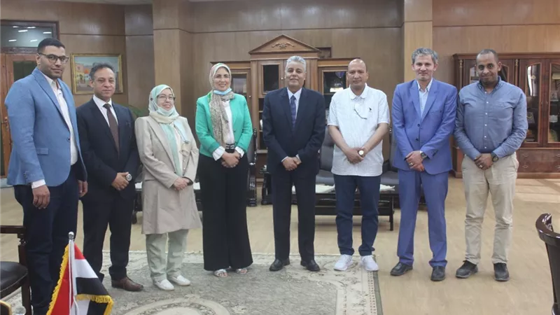 رئيس جامعة جنوب الوادي يستقبل لجنة قطاع كليات العلاج الطبيعي