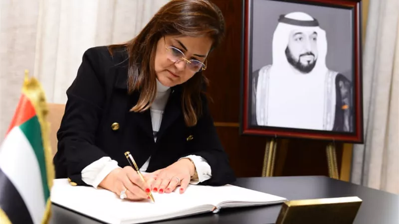 وزيرة التخطيط تقدم واجب العزاء لسفيرة الإمارات في القاهرة في وفاة الشيخ خليفة بن زايد