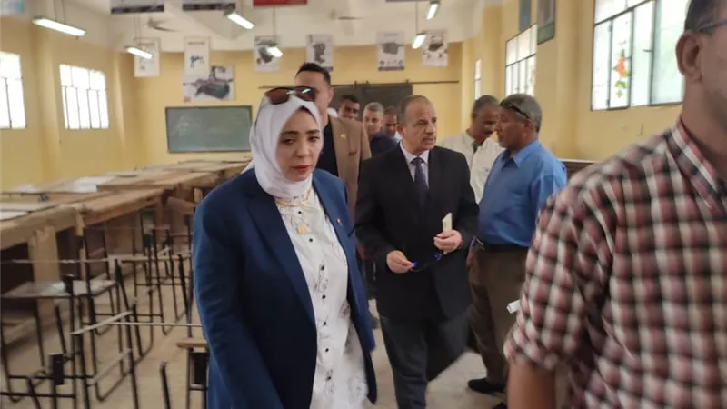 وكيل تعليم قنا يتفقد القوافل التعليمية المجانية بدشنا