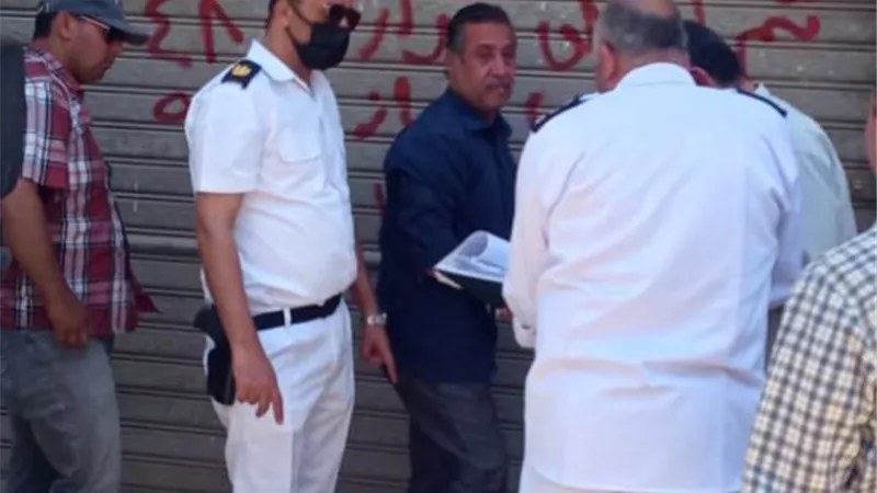 جهاز بنى سويف الجديدة يغلق 10 محلات ويسحب أرض بالتعاون مع شرطة التعمير.. بالصور والأسباب