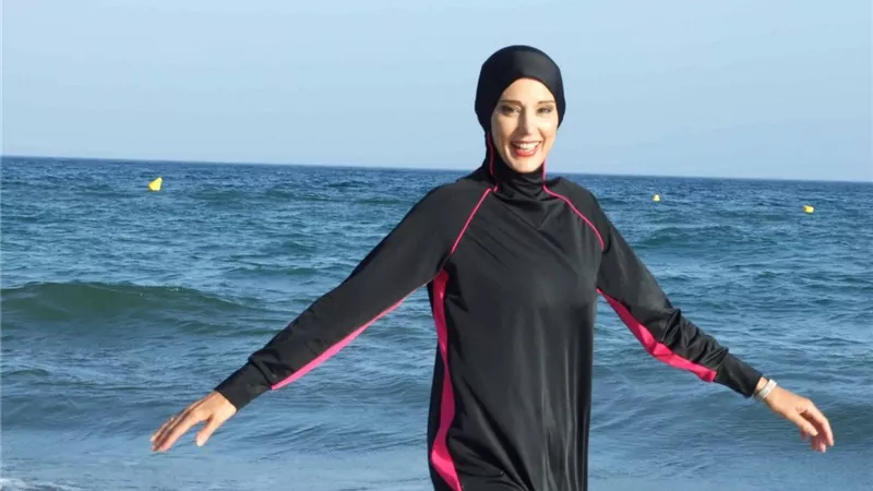 الغرف السياحية عن منع البوركيني: توجد حدود للحرية الشخصية.. ونرى مشاهد غريبة بالشواطئ.. فيديو