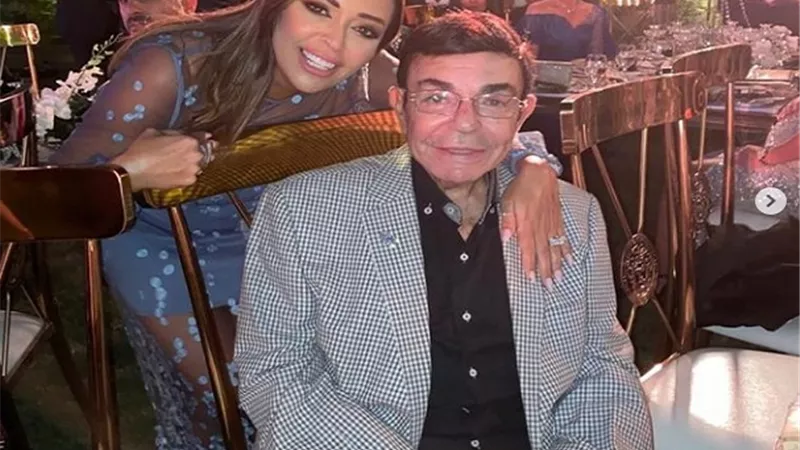 داليا البحيري تنشر صورة تجمعها بـ سمير صبري: 