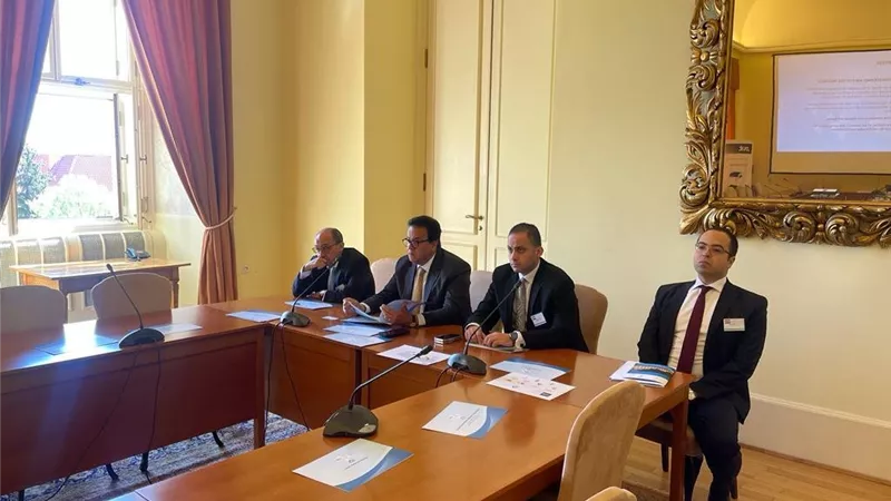 القائم بأعمال وزير الصحة يلتقي بصناع المستلزمات والأجهزة الطبية في التشيك