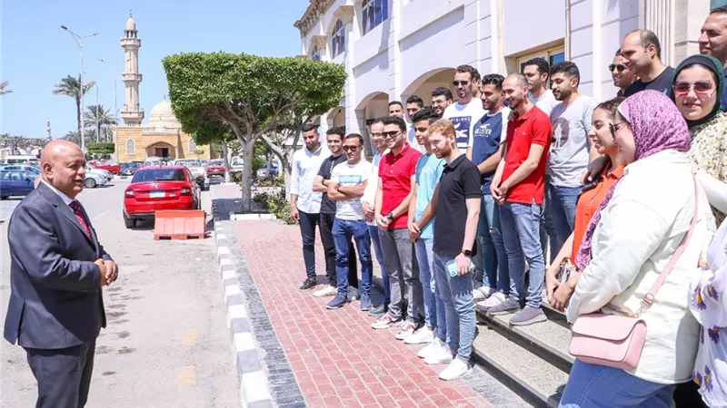وفد هندسة المنصورة يتعرف على إنجازات ميناء دمياط