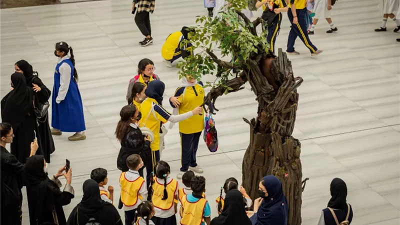 الأشجار تسير في 