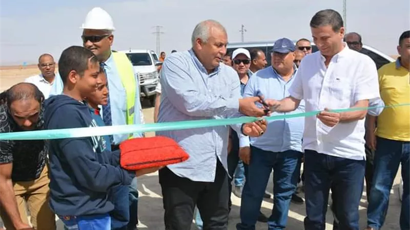 الزملوط وفاروق يفتتحان أحدث مصنع لإنتاج مواسير البلاستيك بالخارجة