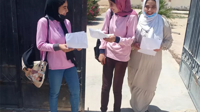 فرحه بين طلاب اعدادية الاسكندريه لسهولة امتحان اللغة العربيه
