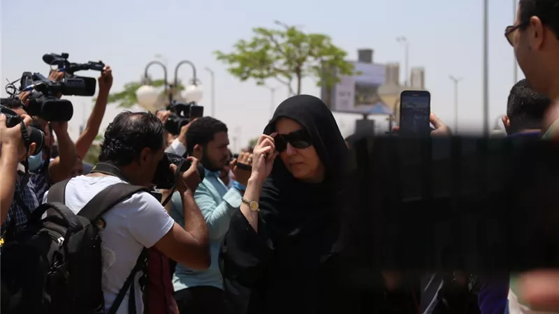 الحزن يسيطر على ميرفت امين فى جنازة سمير صبرى