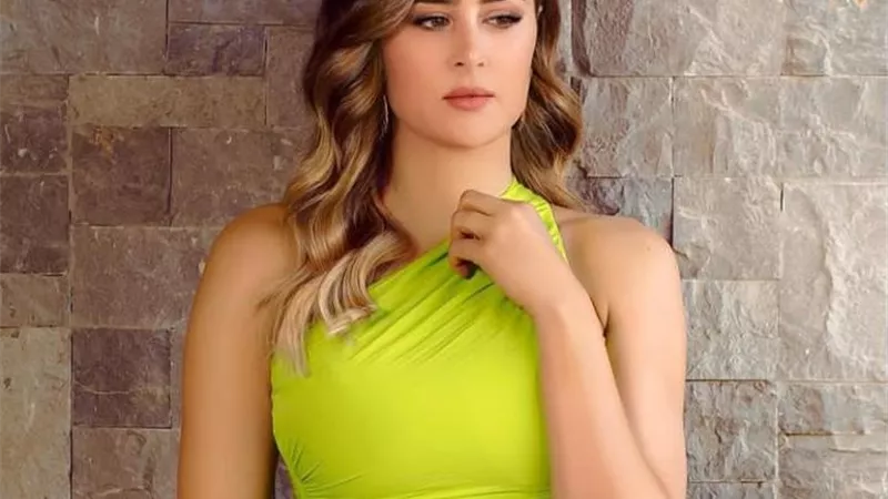 عائشة بن أحمد تبرز جمالها فى أحدث إطلالتها ..شاهد