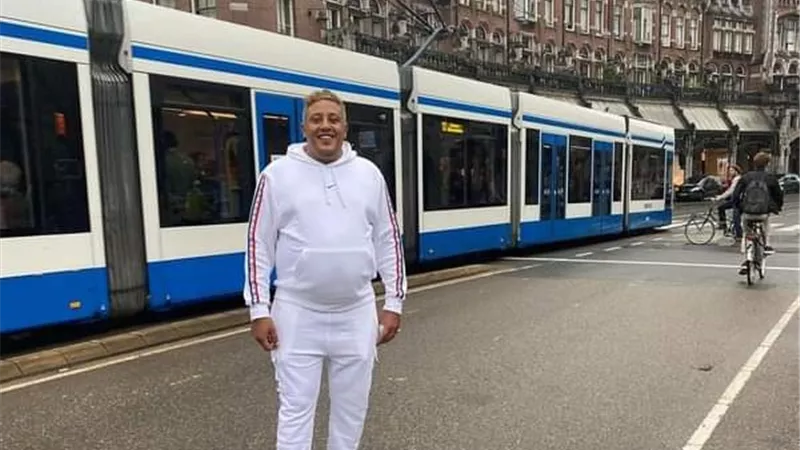 حمو بيكا من امستردام: 