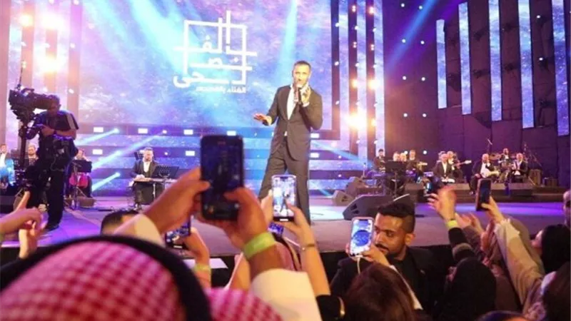 كاظم الساهر يشعل مسرح أبو بكر سالم بالسعودية _صور