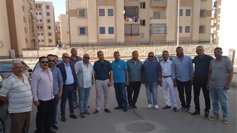 رئيس جهاز 15 مايو يقود حرب على وحدات الإسكان الإجتماعى ويحرر50 محضر.. بالصور