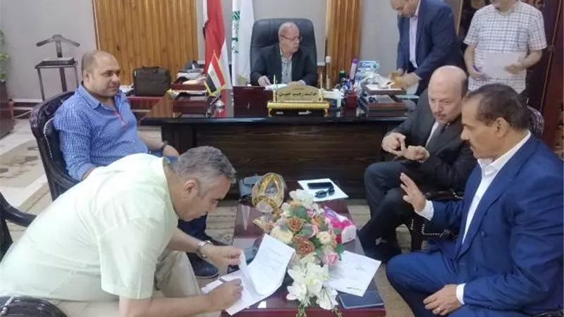 رئيس جهاز بنى سويف الجديدة يزف بشرى سارة للسكان بخصوص الغاز الطبيعى.. بالصور
