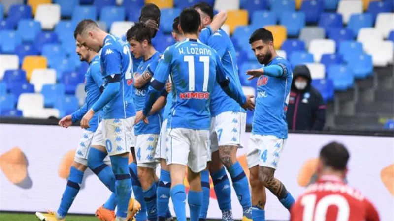 نابولي يختتم الدوري الإيطالي بفوز ساحق أمام سبيزيا