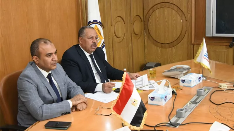 السكرتير العام يترأس اجتماع اللجنة العليا للاعلانات بقنا