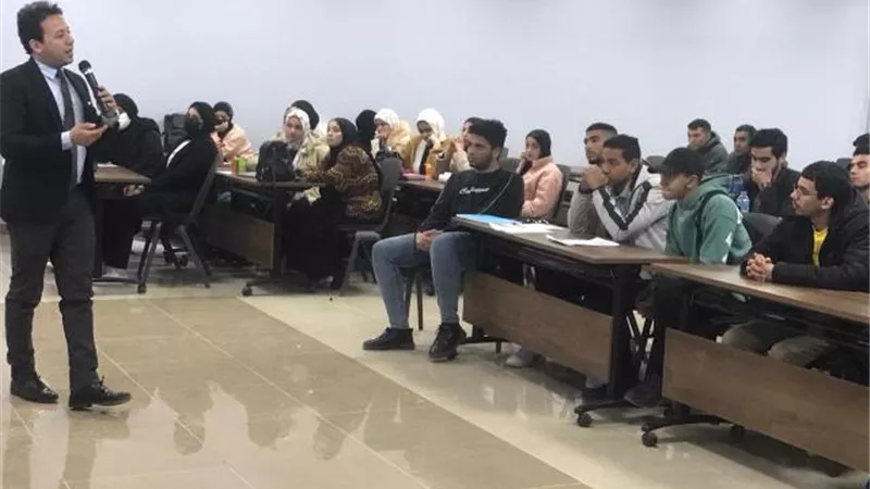 كلية القانون بجامعة بدر تعقد ورشة عمل للطلاب عن 