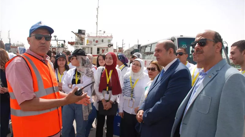طلاب كلية التجارة وادارة الاعمال بجامعة المستقبل في زيارة لمواني البحر الأحمر