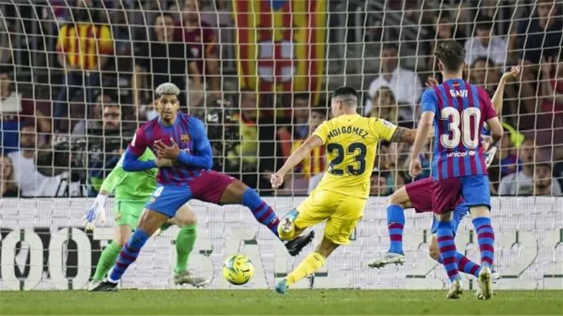 فياريال يصعق برشلونة بهدفين نظيفين ويتأهل للمؤتمر الأوروبي