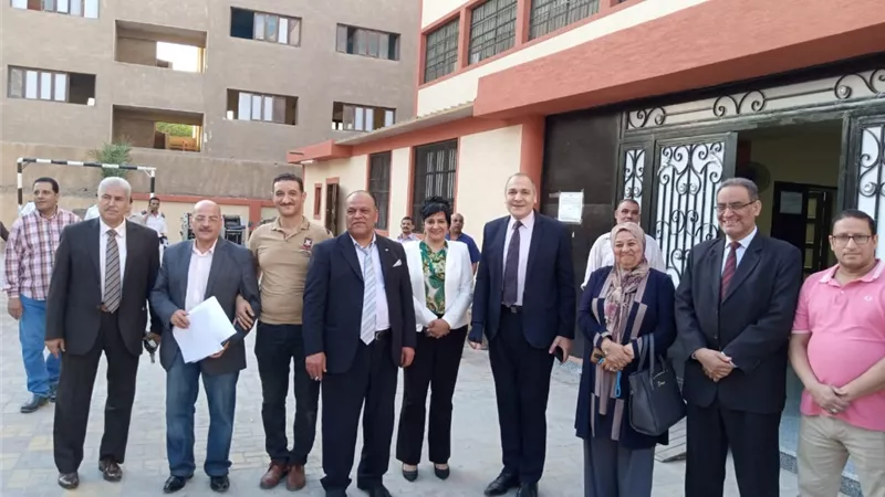مدير تعليم القاهرة في المطبعة السرية فجرا ..لمواجهة الغش
