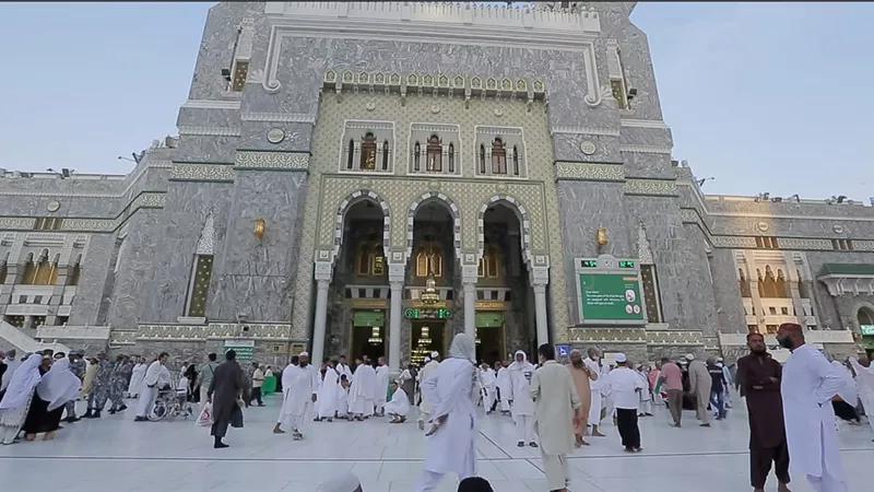 رئيس شئون الحرمين يؤكد السعي للارتقاء بالخدمات المقدمة لقاصدي الحرمين