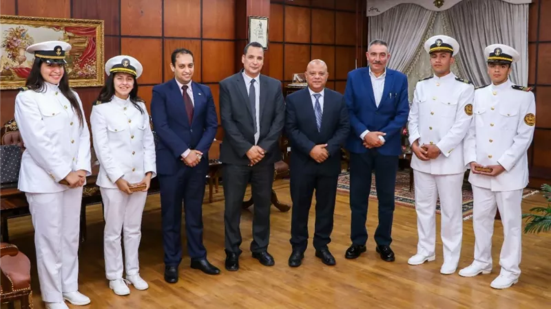رئيس ميناء دمياط يستقبل وفد كلية النقل البحري والتكنولوجيا..صور