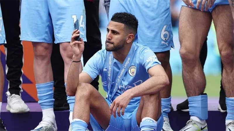 رياض محرز بعد التتويج: ليفربول فريق مجنون