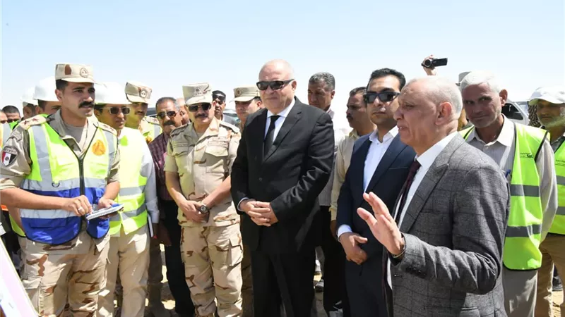 محافظ قنا يتفقد إنشاءات مشروع معالجة الصرف الصحى بسمهود ..صور
