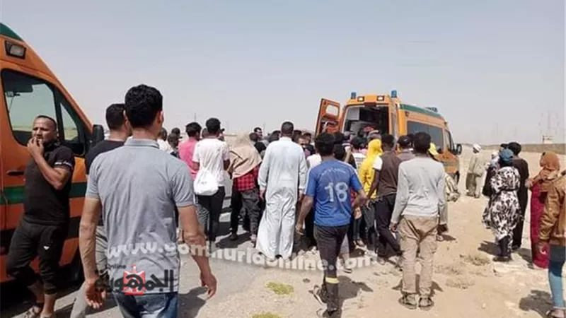 مصرع شخص وإصابة 14 آخرين في حادث بالإسماعيلية..صور