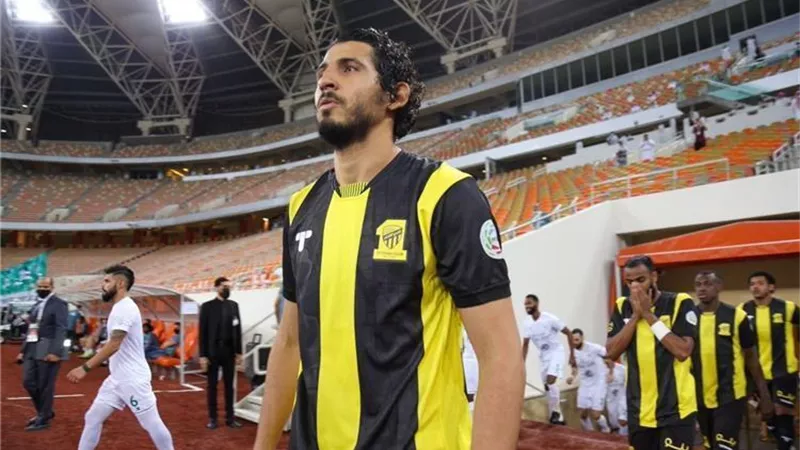 بعد ابتعاده عن الملاعب 6 أشهر .. حجازى يظهر بتشكيل اتحاد جدة أمام الهلال