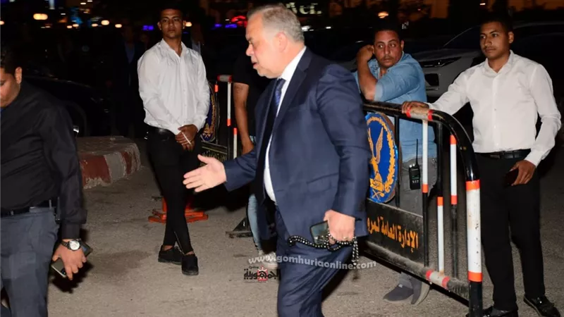 وصول نقيب الممثلين عزاء سمير صبرى .. صور