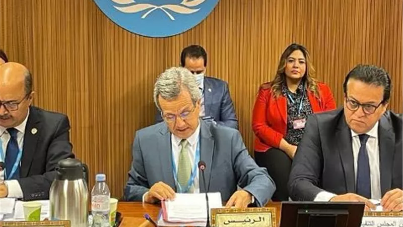 القائم بأعمال وزير الصحة يؤكد استمرار تقديم الدعم للدول العربية التي تشهد أنظمتها الصحية ضغوطاً قاسية