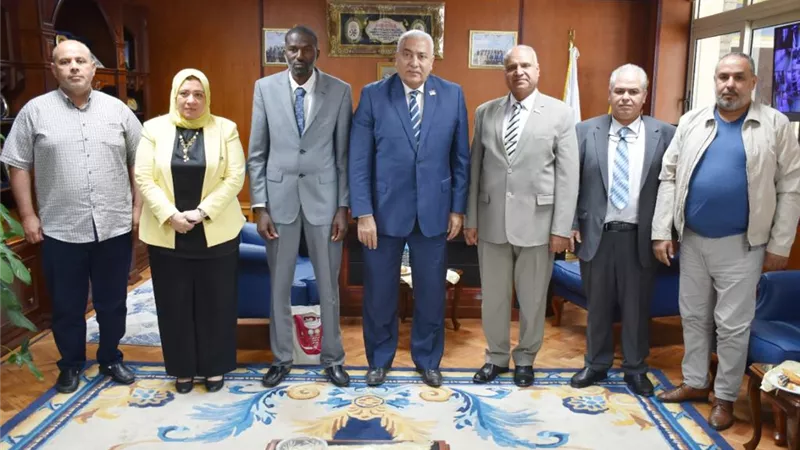 رئيس جامعة السادات يستقبل وفد وزارة التعليم العالي الليبى لبحث سبل التعاون