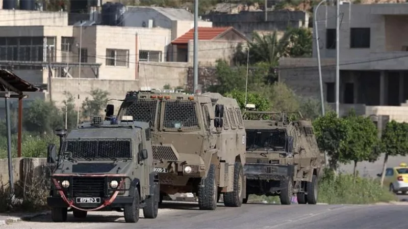 إصابة رضيع جراء مهاجمة مستوطنين إسرائيليين مركبات فلسطينيين