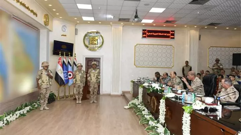 وزير الدفاع يشهد المرحلة الرئيسية لمشروع مراكز القيادة التعبوى 
