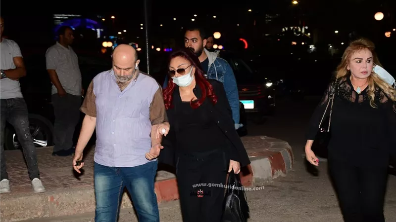 ظهور نادر لـ نبيلة عبيد وسهير شلبى فى عزاء سمير صبرى .. صور