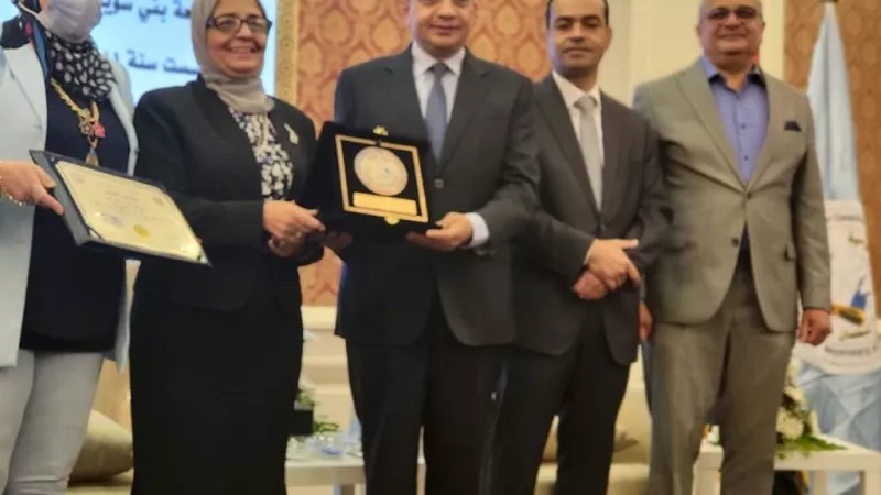 تكريم رئيس جامعة بني سويف من رئيس الهيئة القومية لضمان جودة التعليم
