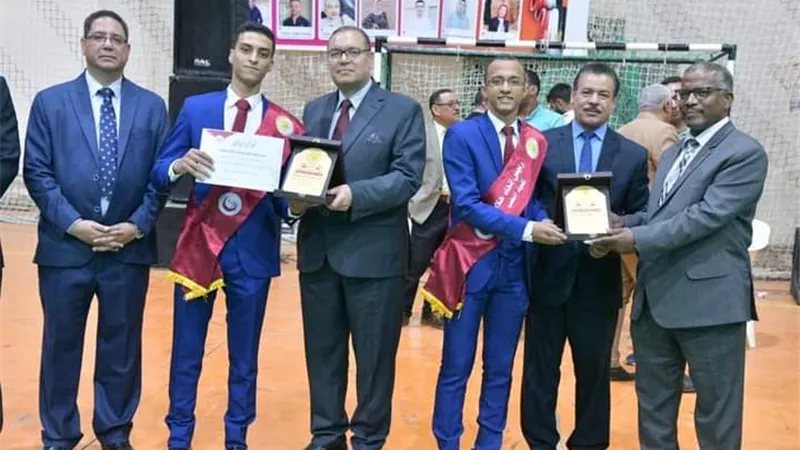 رئيس جامعة الوادى الجديد يشهد حفل تنصيب إتحاد الطلاب بالصالة المغطاة