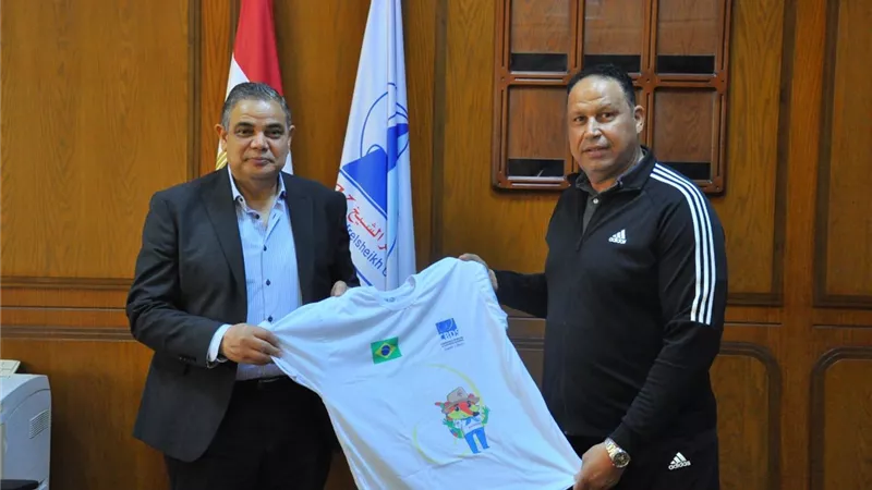 رئيس جامعة كفرالشيخ يستقبل أمين كلية التربية الرياضية ورئيس بعثة المنتخب القومي لكرة القدم للصم