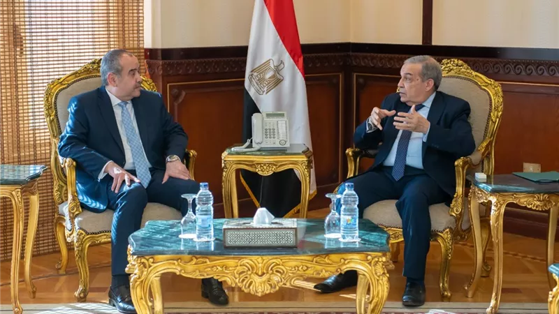 وزير الطيران : التوسع فى استخدام وسائل النقل 