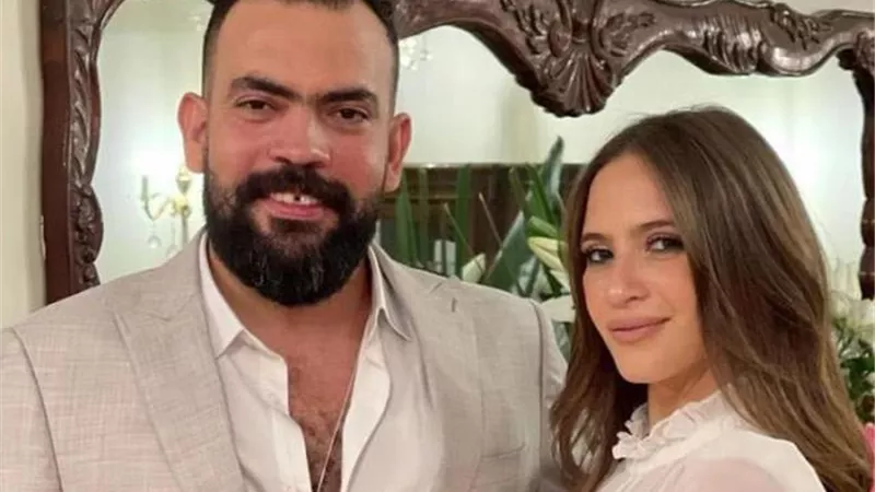 خالد عليش يحتفل بعيد ميلاده مع زوجته _صور