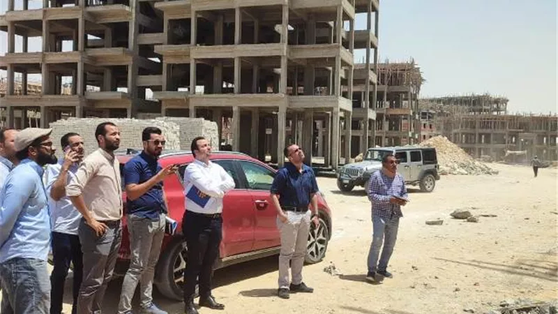 تفاصيل زيارة وفد وزارة الإسكان لأهم المشروعات السكنية فى مدينة 15 مايو.. بالصور والأرقام