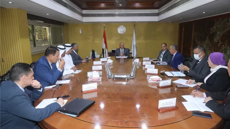 وزير النقل يلتقي وفد مجموعة موانئ ابوظبي لبحث التعاون في مجال النقل النهري