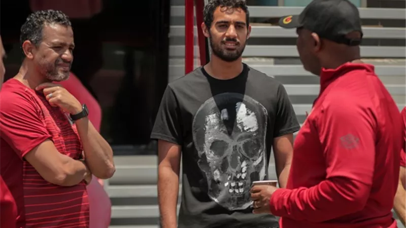 أحمد ياسر ريان يدعم لاعبي الأهلي قبل السفر إلى المغرب