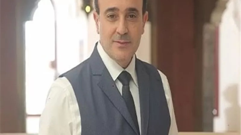 صابر الرباعي يروج لحفلته فى باريس رغم مرض والدته