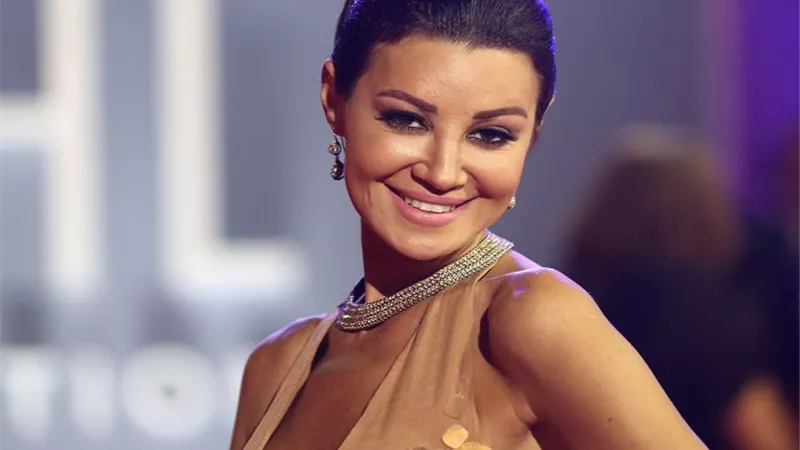 شاهد.. أروي جودة ترقص فى شوارع أوروبا.. فيديو