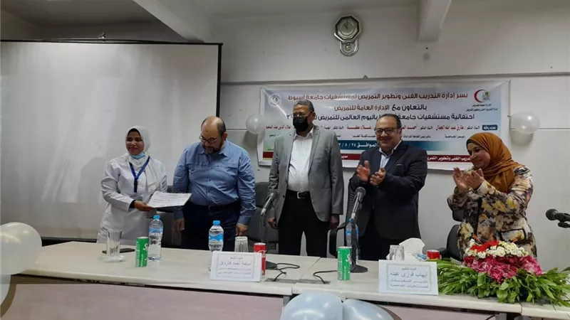 في احتفالية مستشفيات جامعة أسيوط باليوم العالمي للتمريض .. تكريم وعرفان لرموز الأطقم