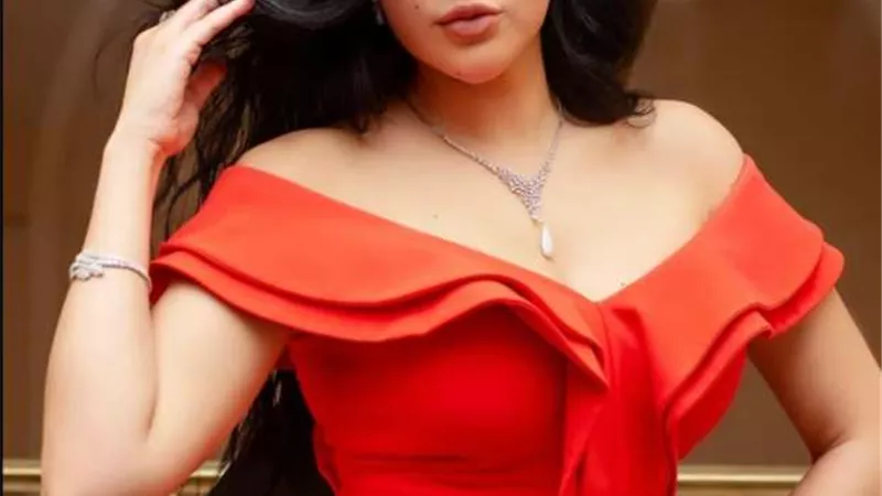 أحدث ظهور لـ ميرهان حسين من حفل زفاف بوسي بعد وفاة خالها
