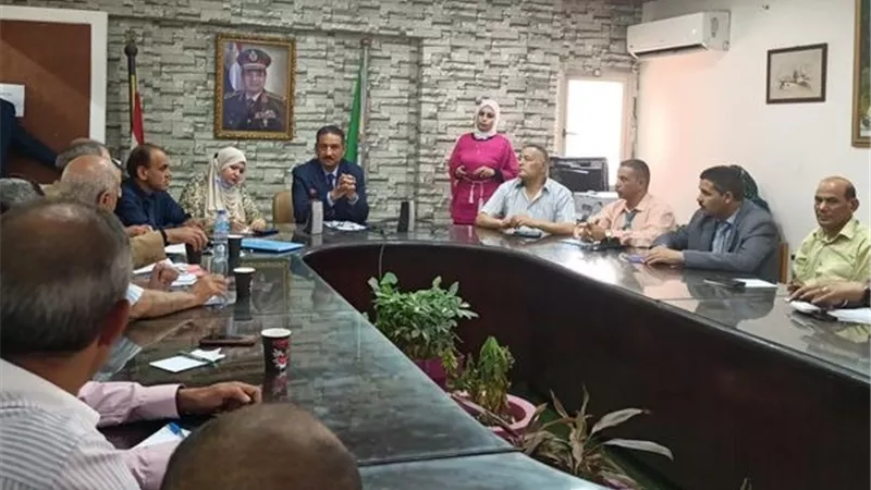 وكيل وزارة التعليم بالجيزة يجتمع مع مديري عموم الإدارات استعدادا للدبلومات الفنية