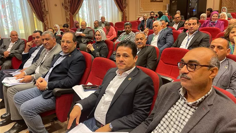 نائب: يطالب برصف الطرق بمدينة الصف وصف البلد وعزية السلام ومساكن أبو بكر الصديق
