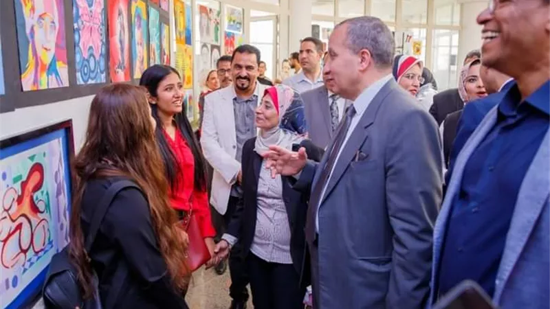 افتتاح المعرض الفني لختام الأنشطة الطلابية بجامعة السويس